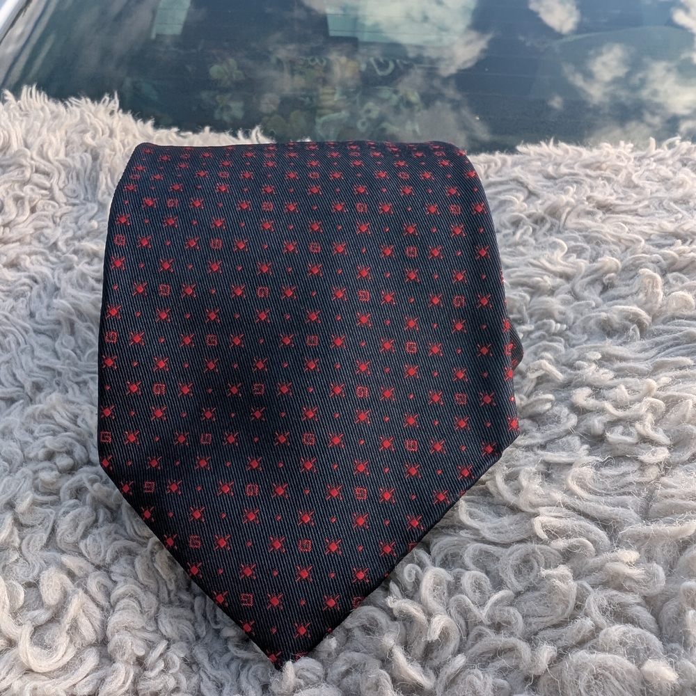 Gucci Black and Red Silk Tie Classic Accessory